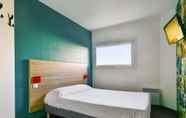 Bedroom 5 hotelF1 Igny Massy TGV