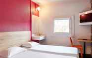 Bedroom 7 hotelF1 Igny Massy TGV