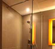 In-room Bathroom 3 Ibis Styles Gien