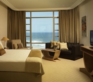 Kamar Tidur 5 Suncoast Hotel & Towers