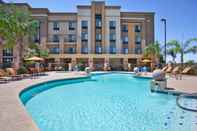 Swimming Pool Hampton Inn & Suites Phoenix Glendale-Westgate