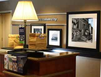 Lobby 2 Hampton Inn Canon City