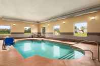 Swimming Pool La Quinta Inn & Suites by Wyndham Lackawanna