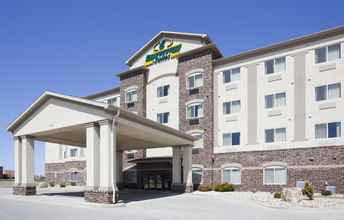 Exterior 4 Expressway Suites Fargo