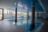สระว่ายน้ำ Mon Port Hotel & Spa