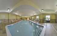 Swimming Pool 7 Hampton Inn Utica
