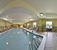 Swimming Pool 7 Hampton Inn Utica