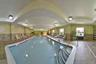 Swimming Pool Hampton Inn Utica