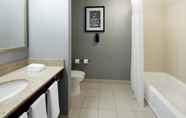 In-room Bathroom 3 Fairfield Inn & Suites by Marriott Montreal Airport