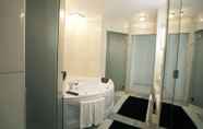 In-room Bathroom 4 Continental Forum Sibiu