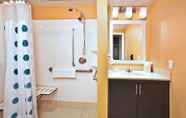 In-room Bathroom 5 TownePlace Suites by Marriott Republic Airport Long Island