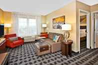 Common Space TownePlace Suites by Marriott Republic Airport Long Island