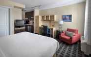 Bedroom 3 TownePlace Suites by Marriott Republic Airport Long Island