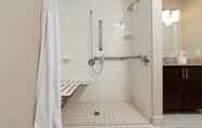 Toilet Kamar 5 TownePlace Suites by Marriott Wilmington/Wrightsville Beach