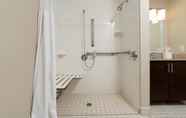 In-room Bathroom 5 TownePlace Suites by Marriott Wilmington/Wrightsville Beach