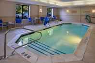 Swimming Pool TownePlace Suites by Marriott Wilmington/Wrightsville Beach