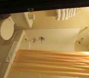 In-room Bathroom 5 Super 8 by Wyndham Omaha SW