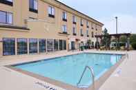 สระว่ายน้ำ Holiday Inn Express Wichita Falls, an IHG Hotel