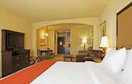 Bilik Tidur 3 Holiday Inn Express Wichita Falls, an IHG Hotel