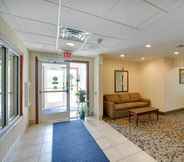 Lobby 3 Cobblestone Inn & Suites - Clintonville