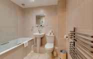 Toilet Kamar 3 Base Serviced Apartments - Cumberland Apartments
