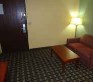 Common Space 7 Town House Extended Stay Hotel Downtown