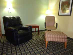 Lobi 4 Town House Extended Stay Hotel Downtown