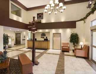 Lobby 2 Days Inn by Wyndham Dawson Creek