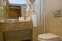 Toilet Kamar Ramada by Wyndham Madinah Al Qibla