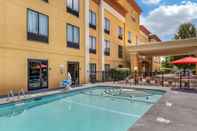 Swimming Pool Comfort Suites Clayton - Garner