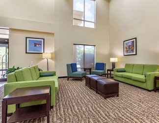 Lobby 2 Comfort Suites Clayton - Garner