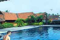 Kolam Renang Pagoda Resorts