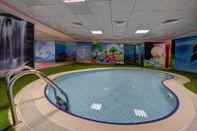 Swimming Pool Royal Tulip Sharjah Hotel Apartments - الشارقة رويال توليب