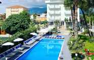 Swimming Pool 6 Hotel Sogaris