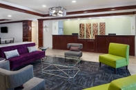 Lobi La Quinta Inn & Suites by Wyndham Savannah Airport - Pooler