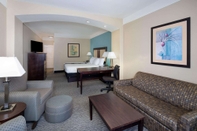 Ruang Umum La Quinta Inn & Suites by Wyndham Savannah Airport - Pooler