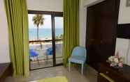 Kamar Tidur 2 Les Palmiers Beach Hotel