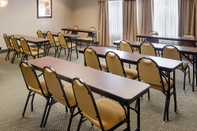 Functional Hall La Quinta Inn & Suites by Wyndham Biloxi