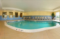 Kolam Renang Comfort Suites Fredericksburg North