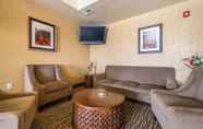 Lobi 7 Comfort Inn & Suites