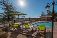 Swimming Pool Springhill Suites by Marriott Ridgecrest