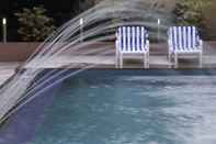 Swimming Pool Pride Plaza Hotel, Ahmedabad
