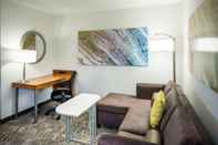 Common Space Springhill Suites by Marriott Hampton Coliseum