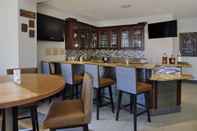 Bar, Cafe and Lounge Hilton Garden Inn Sonoma County Airport