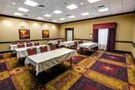 Functional Hall Hampton Inn & Suites Chadds Ford