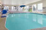 Swimming Pool Ramada by Wyndham Moses Lake