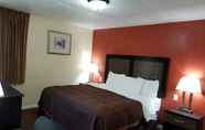 Bedroom 4 Rodeway Inn