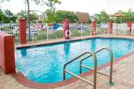 สระว่ายน้ำ Comfort Inn & Suites Northeast - Gateway