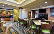 Restoran 7 Fairfield Inn & Suites by Marriott