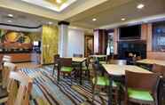 Restaurant 7 Fairfield Inn & Suites by Marriott